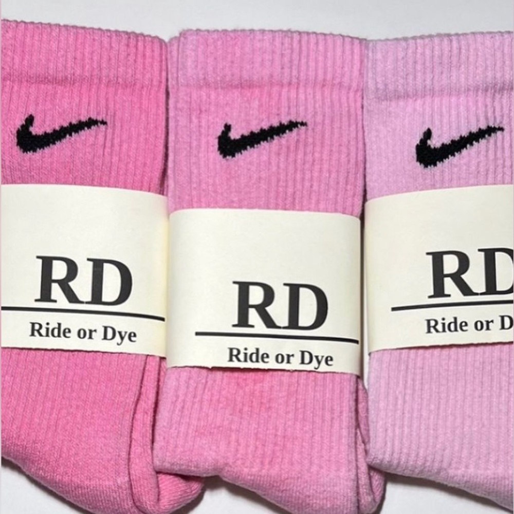 pink nike socks